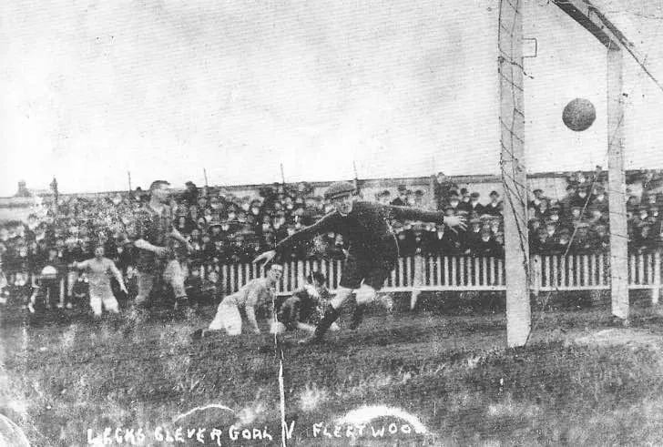 Ảnh lịch sử sân Prenton Park: Trận đấu Tranmere Rovers vs Fleetwood năm 1914