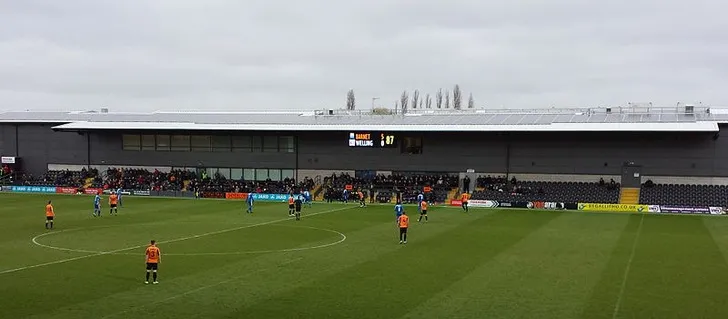 Cầu thủ Barnet FC ăn mừng chiến thắng 5-0 trước Welling United tại The Hive Stadium