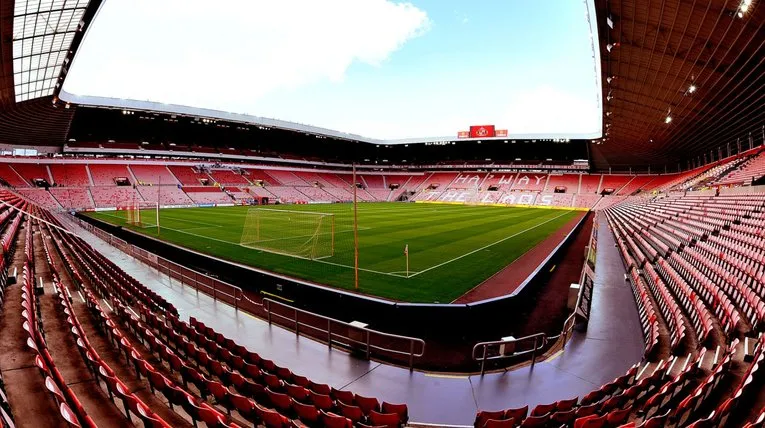 Góc nhìn bao quát từ khán đài The Stadium of Light, nơi cảm xúc thăng hoa