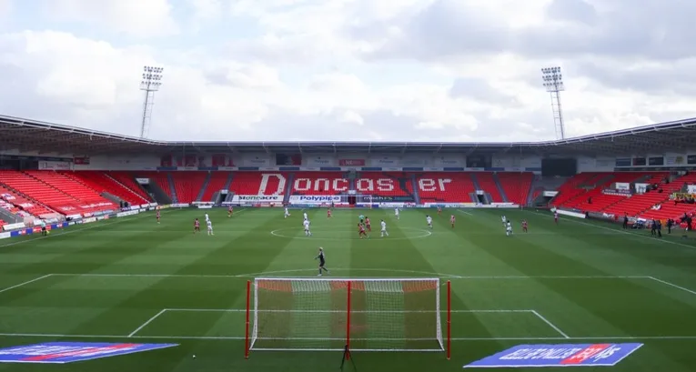 Góc nhìn toàn cảnh sân cỏ Eco-Power Stadium, trung tâm các trận đấu kịch tính của Doncaster Rovers