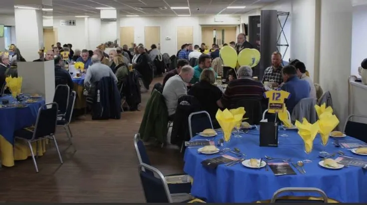 Hình ảnh không gian hospitality sang trọng tại sân vận động Field Mill, nơi người hâm mộ Mansfield Town có thể thưởng thức trải nghiệm VIP.