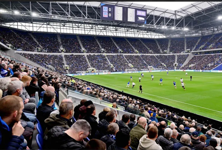 Hình ảnh trận đấu thử nghiệm đầu tiên tại sân vận động mới Hill Dickinson của Everton