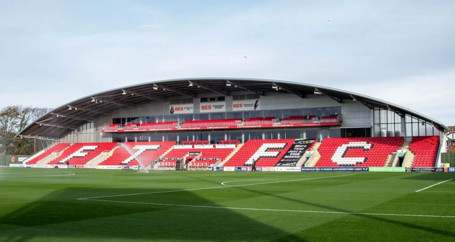 Khán đài chính sân Highbury, nơi hội tụ cảm xúc của người hâm mộ Fleetwood Town