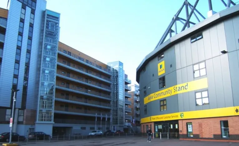 Khán đài Community Stand tại Carrow Road, biểu tượng của sự gắn kết cộng đồng
