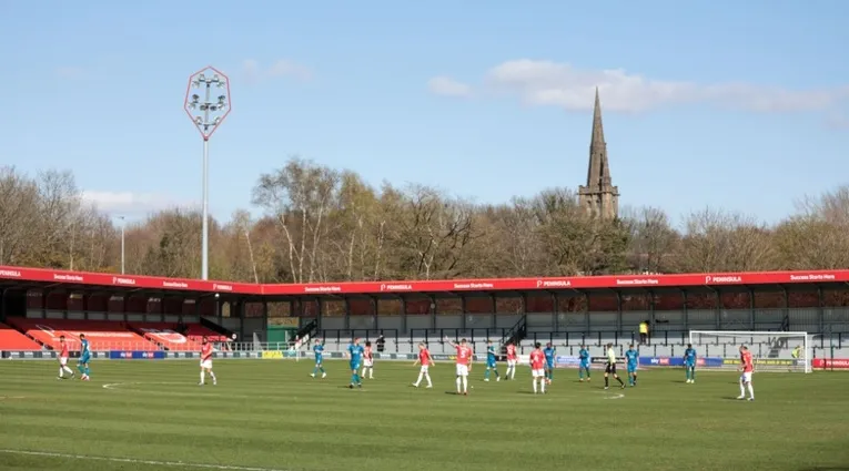 Khán đài sôi động tại Peninsula Stadium, thánh địa của câu lạc bộ Salford City FC