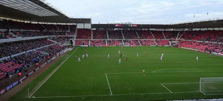 Khán đài sôi động tại trận Middlesbrough 2 Aldershot 1 ở FA Cup