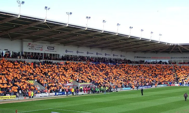 Khán đài Tây tại sân vận động Bloomfield Road