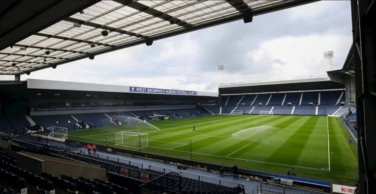 Khán đài The Hawthorns nhìn từ các chỗ ngồi, nơi cảm xúc bóng đá thăng hoa tại West Bromwich Albion