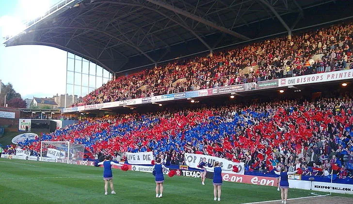 Khán giả và đội cổ vũ Crystal Palace tại Selhurst Park