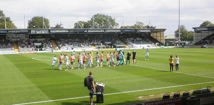Khoảnh khắc đầy kịch tính trong trận đấu Yeovil Town đối đầu Luton Town tại Huish Park