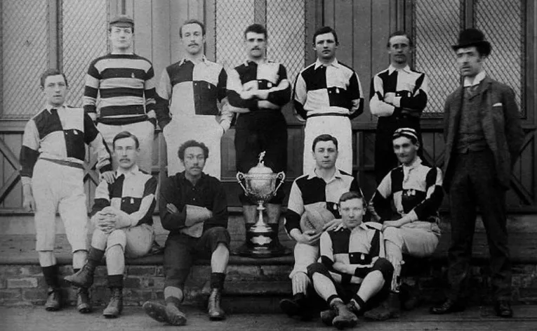 Khoảnh khắc lịch sử của Darlington FC, minh chứng cho hành trình đầy thử thách và kiên cường của câu lạc bộ.