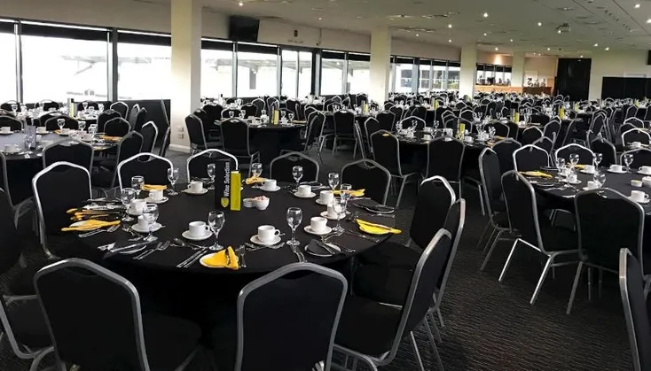 Không gian đẳng cấp của khu vực tiếp khách Albion Suite tại Pirelli Stadium