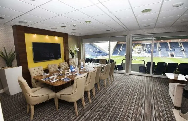 Không gian dịch vụ khách hàng VIP tại sân Deepdale của Preston North End