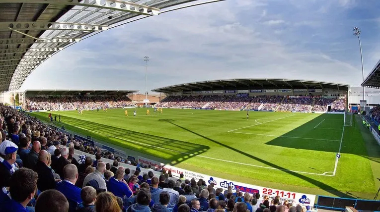 Không khí cuồng nhiệt của CĐV tại SMH Group Stadium trong ngày có trận đấu