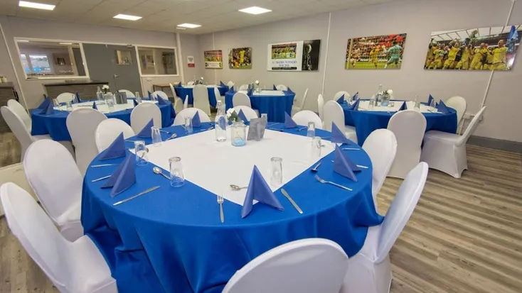 Khu vực dịch vụ hiếu khách tại sân Holker Street, minh chứng cho sự nâng cấp trải nghiệm tại Barrow AFC