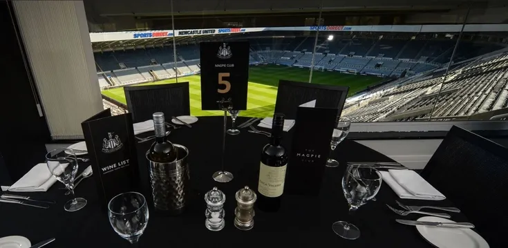 Khu vực khách sạn cao cấp tại sân St. James' Park, cung cấp trải nghiệm VIP cho người hâm mộ