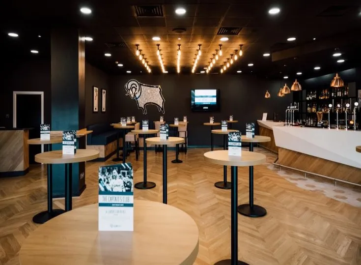 Khu vực khách sạn trong sân Pride Park