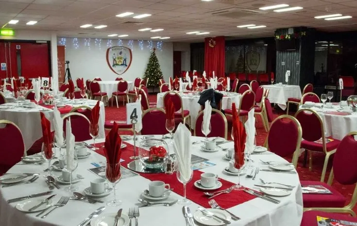 Khu vực tiếp khách VIP tại sân vận động Oakwell, không gian sang trọng