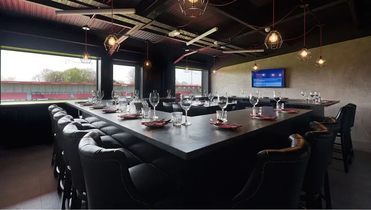 Khu vực trải nghiệm khách sạn (Hospitality Suite) tại Peninsula Stadium, Salford City FC