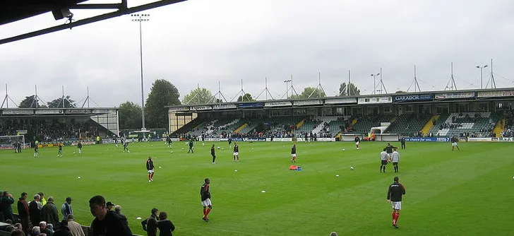 Khung cảnh trận đấu giữa Yeovil Town và Nottingham Forest tại Huish Park