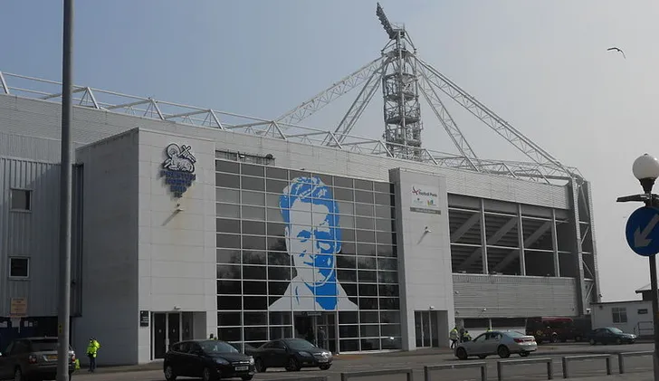 Lối vào sân Deepdale, nơi đón chào hàng vạn người hâm mộ Preston North End