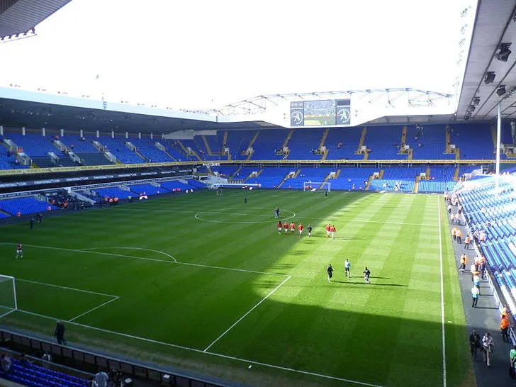 Nội thất bên trong sân White Hart Lane, không gian huyền thoại của Spurs
