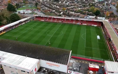 Quang cảnh sân vận động Whaddon Road từ trên cao, trái tim của Cheltenham Town FC