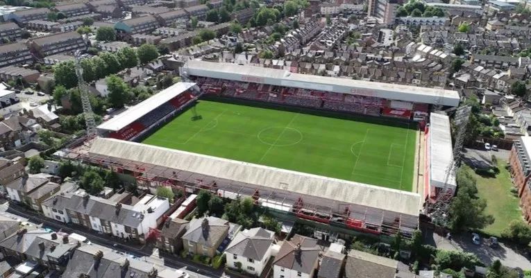 Sân vận động Griffin Park, ngôi nhà cũ đầy kỷ niệm và lịch sử của câu lạc bộ Brentford