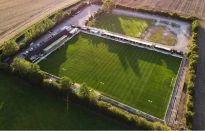 Sân vận động New Windmill Ground của Leamington FC, nơi hơi thở của bóng đá bán chuyên Anh ngân vang