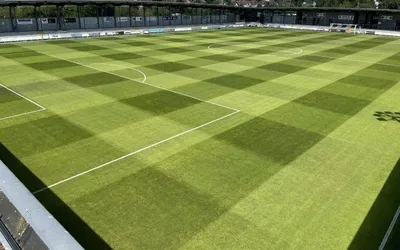 Sân vận động Princes Park ở Dartford, biểu tượng của bóng đá bán chuyên Anh