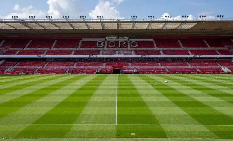 Sân vận động Riverside Middlesbrough từ đường biên