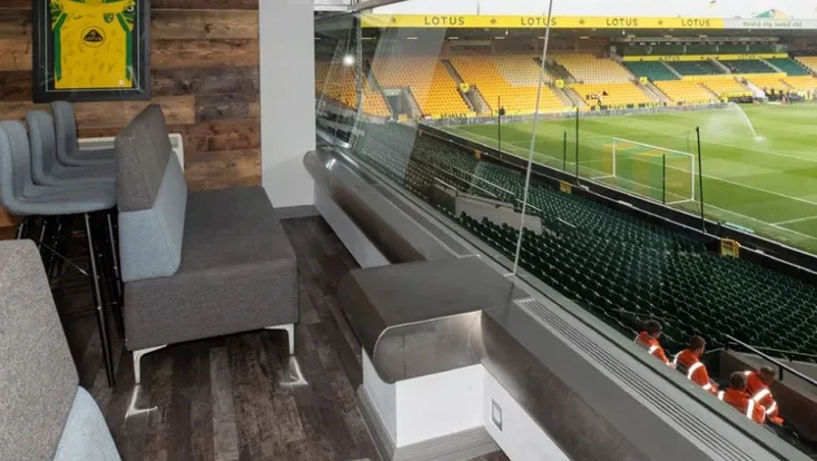 Sảnh đón khách VIP sang trọng tại khu vực hiếu khách của sân Carrow Road