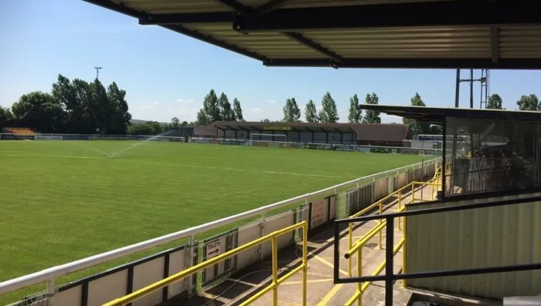 Sơ đồ bố trí chỗ ngồi và các khu vực khán đài tại sân New Windmill Ground của Leamington FC