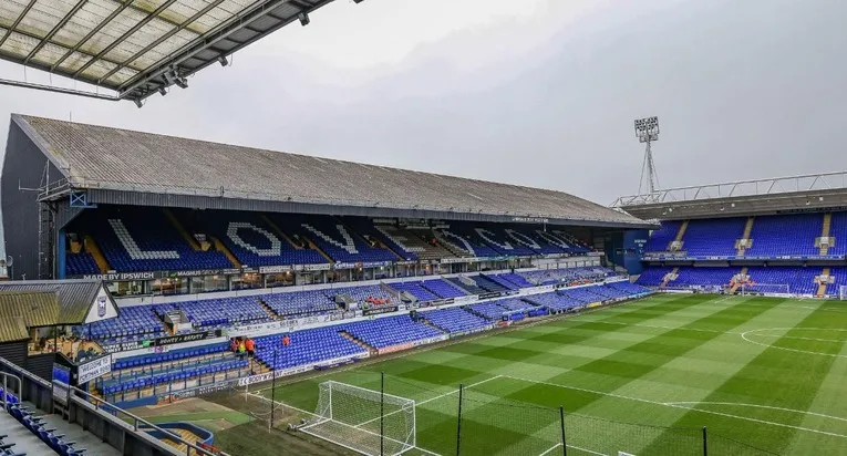 Tầm nhìn sân cỏ từ khán đài Portman Road