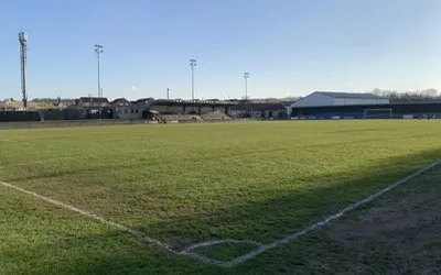 Toàn cảnh sân The Citadel Farsley Celtic từ góc nhìn khán đài