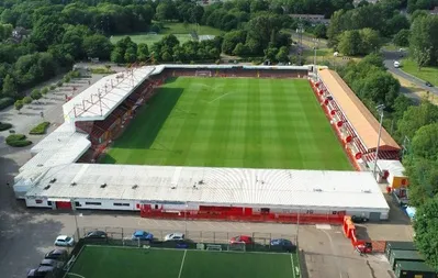 Toàn cảnh sân vận động Broadfield từ trên cao, sân nhà của Crawley Town FC ở West Sussex.