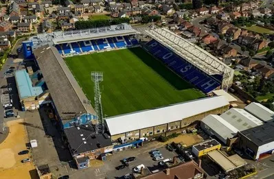 Toàn cảnh sân vận động Weston Homes Stadium nhìn từ trên cao, biểu tượng lịch sử của Peterborough United và Bóng đá Anh.