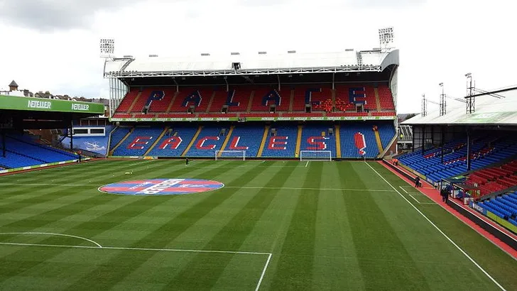 Tổng quan bên trong sân vận động Selhurst Park từ trên cao