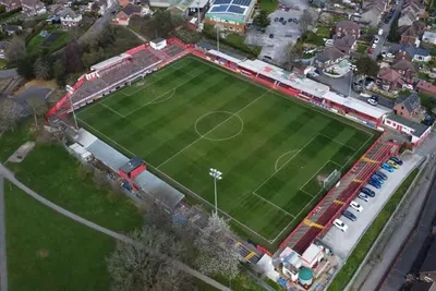 Tổng quan sân vận động Impact Arena (North Street) nhìn từ trên cao, biểu tượng của Alfreton Town FC